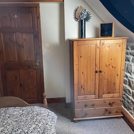 Rustic And Spacious Converted Barn בית נופש
