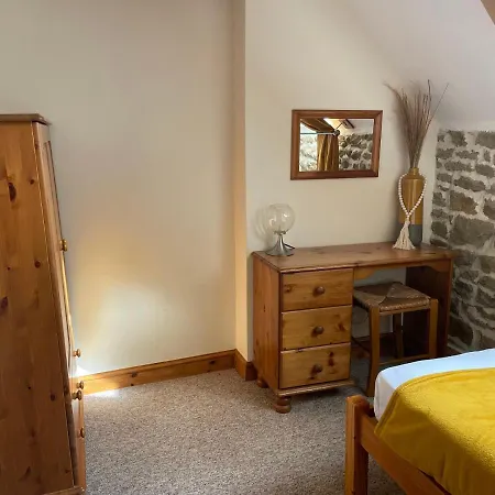 Rustic And Spacious Converted Barn Hébergement de vacances Isigny-le-Buat